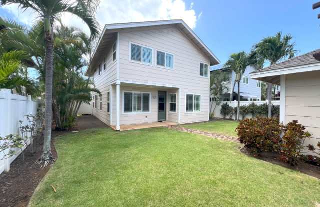 4 bedroom 2.5 Bath house in Ocean Pointe with 2 car garage, fenced yard and PV solar panels