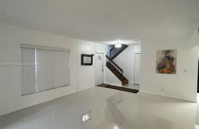 Photo of 2718 S University Dr