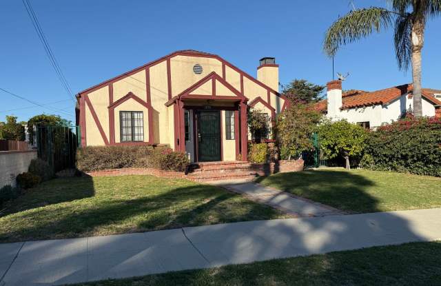 Photo of San Pedro 4 bedroom, 3 Bath Home with yard and Deck! Available NOW!
