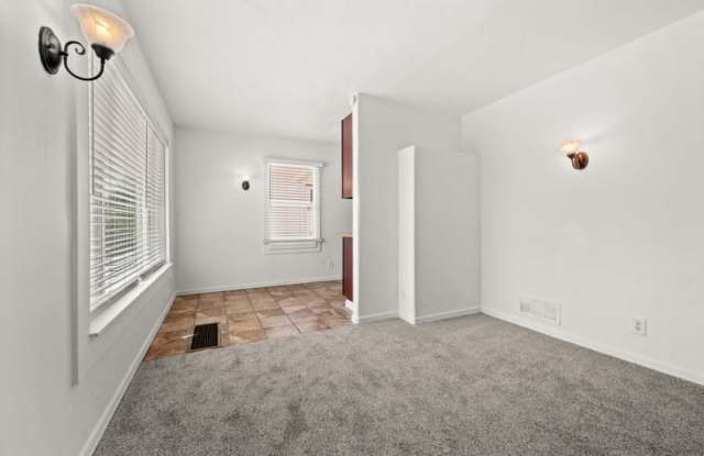 119 E Leslie Ave - 1