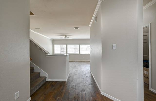 10820 S Lake Mist Ln