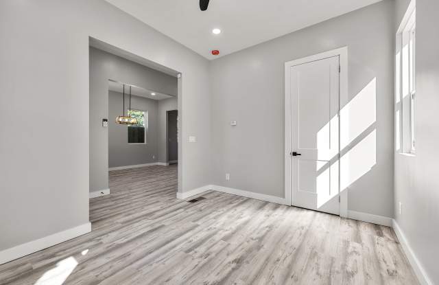 726 Windsor Street Southwest