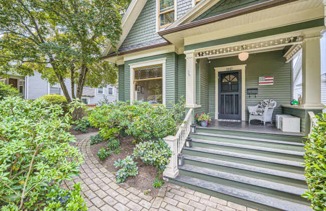 Photo of Queen Anne Home