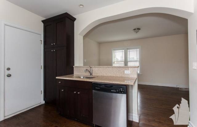 3814 N Sheffield Ave