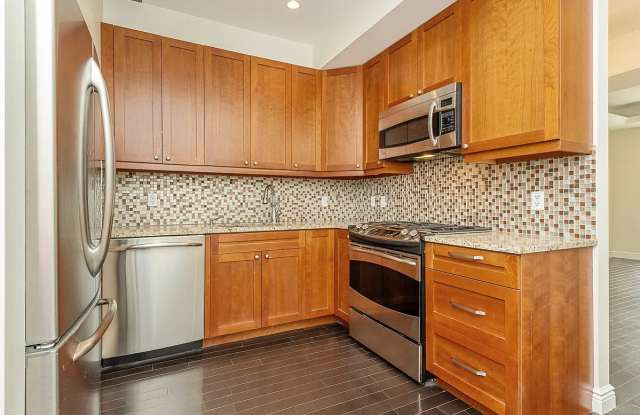 3011 21st St Apt 3A