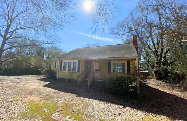 CHARMING COTTAGE IN NORMALTOWN AVAILABLE AUGUST 2026!