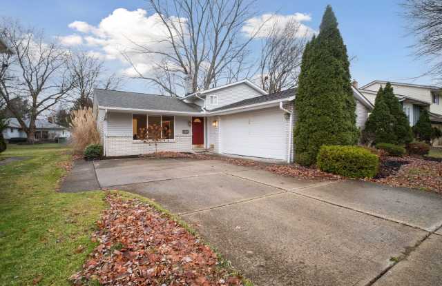 Charming 3-Bedroom Property in Prime Location