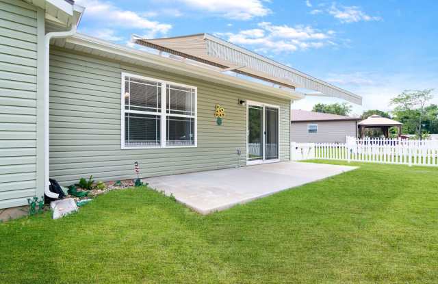 3 bedroom 2 bath 2 Car Garage with fenced yard  for rent, Hollister, MO