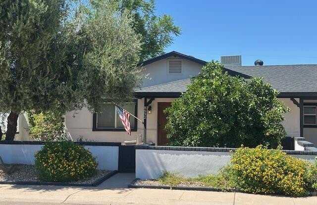 Photo of 8532 E INDIANOLA Avenue