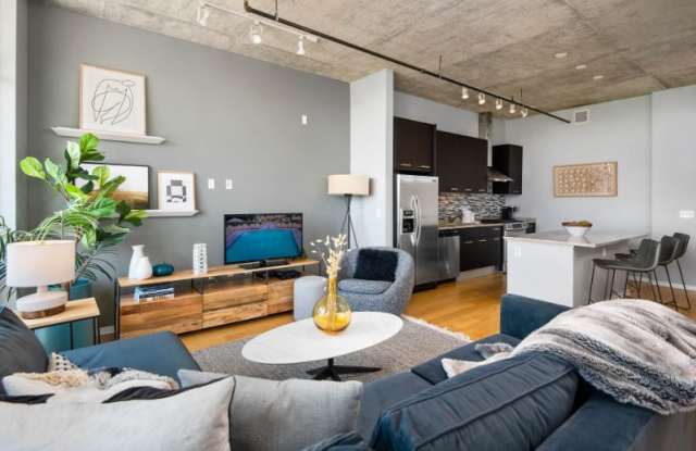 283 West Roosevelt Rd.