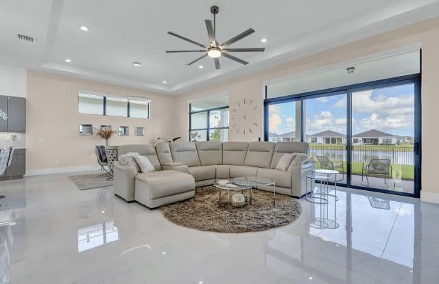 5320 Saint Armands Way