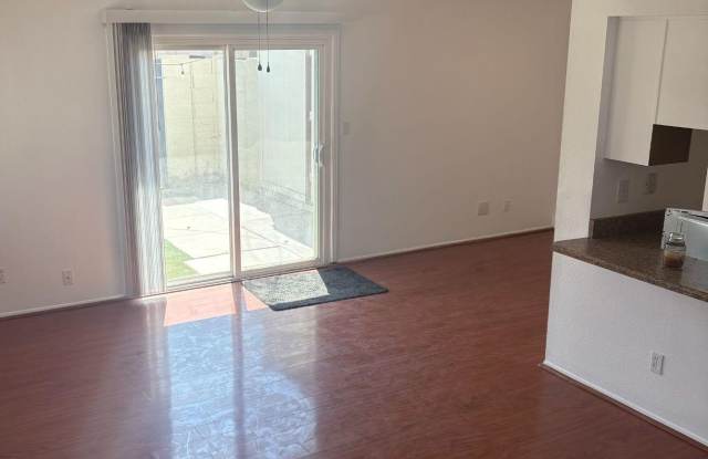 1018 E REDFIELD Road