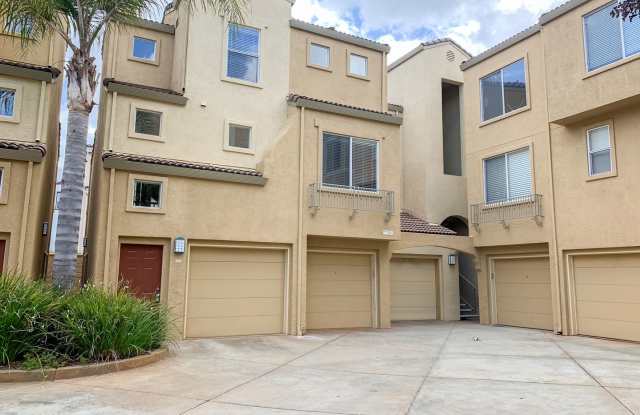 Lovely Bright and Spacious Two Bedroom Tri-Level Condo