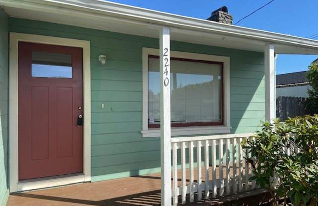 Close to Cal Poly Humboldt, 4/2 house!