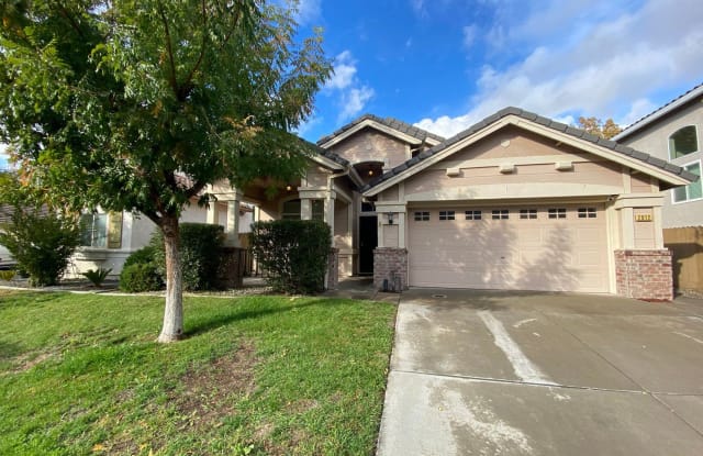 2912 Dinwiddie Way - 2912 Dinwiddie Way, Elk Grove, CA 95758