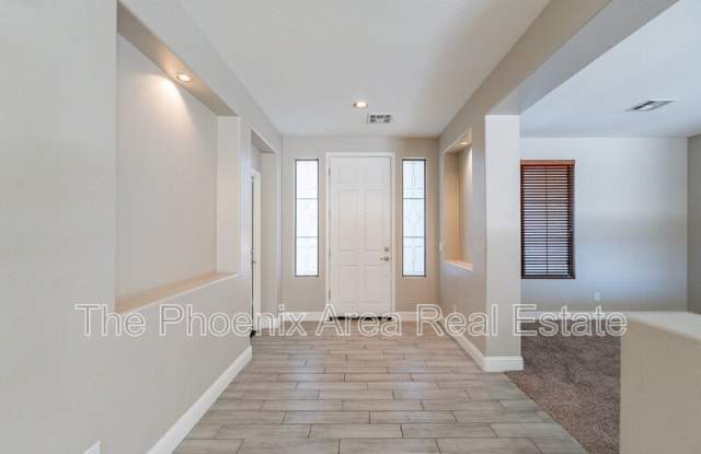 2741 E Yellowstone Pl