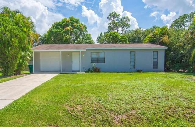 2/2 w/ office  Flex Space Lakewood Park Home!