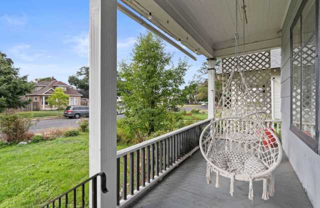 1218 West Grace Avenue