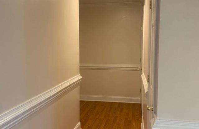 2 bedroom 2 bath unit- Close to tanglewood!