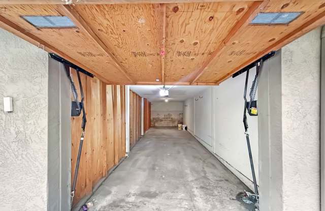 Great 2 bed/2bath condo w/AC, detached garage, and solar!