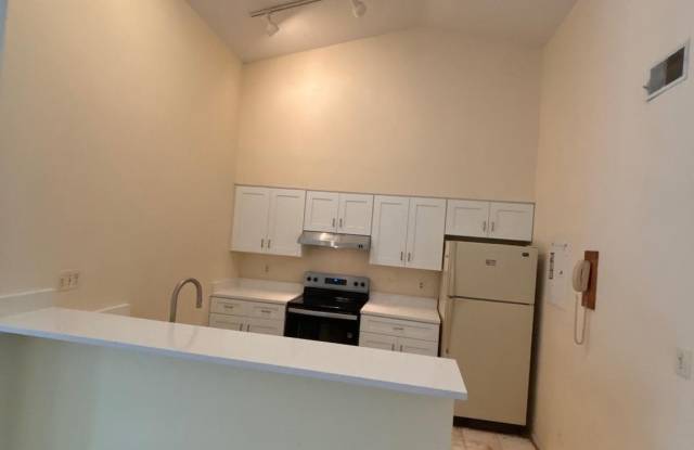 12889-C GRAYS POINTE Road unit: 12889C