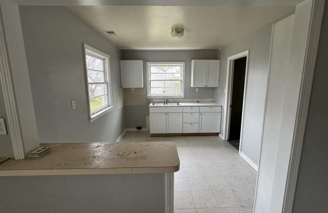 2221 N Kenyon St - 1