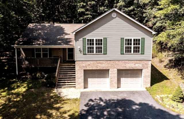 Spacious 4BR Mountain Home Near Massanutten Resort