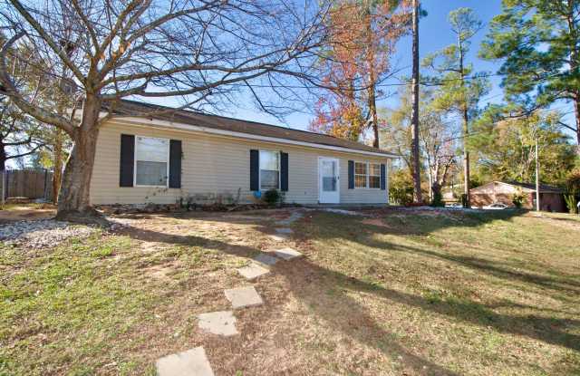 Comfortable Opelika Home — Convenient Location