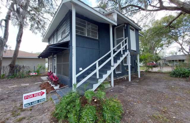 213 Lenox St.- 1 Bedroom 1 Bath- Upstairs Apartment - 213 Lenox Street, Lakeland, FL 33803