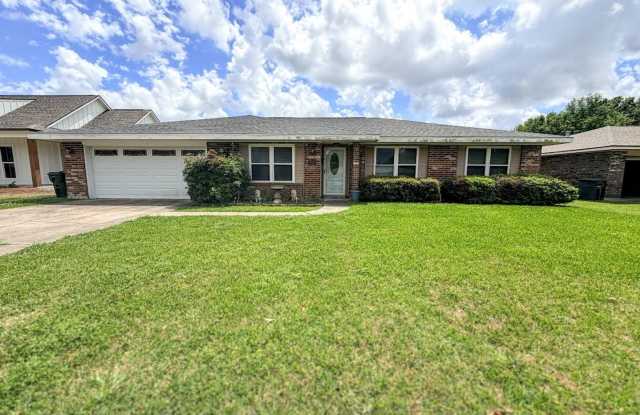 Spacious 3-Bedroom House in Lake Charles - Huge Backyard & Storage Shed