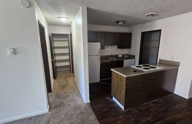 2301 SE Courtney Ave #3