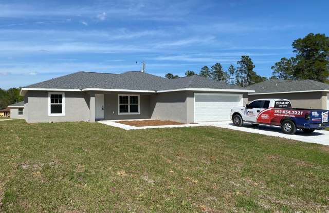 Custom Home - Desirable SW Ocala Neighborhood 3/2/2 **Won't Last**