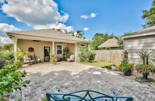 1121 East Maxwell Street