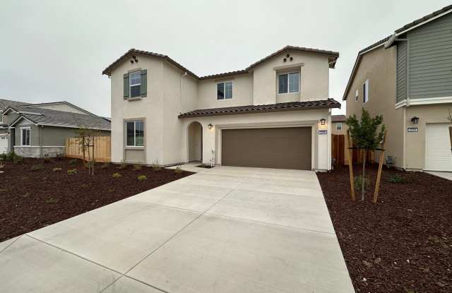 Photo of Gorgeous 5 bedroom, 3 Bath / Downstairs Bed and Bath