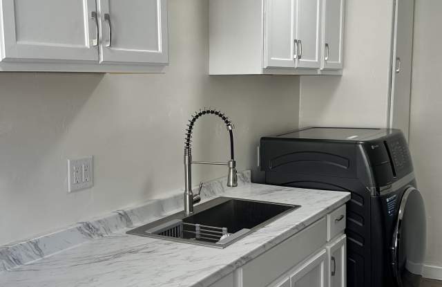 Photo of 1022 W 109th Pl