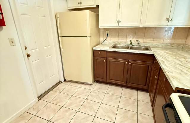 905 Foster Rd - Unit 1