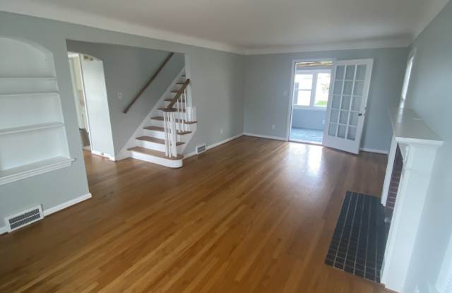 1851 Country Club Dr