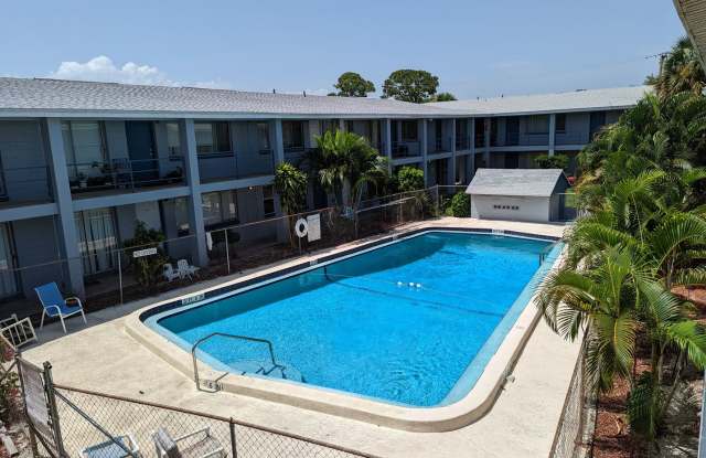 Starter Apartment, 2/1 with Water&Sewer, Community Pool