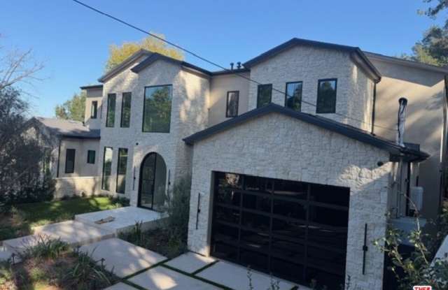 Photo of 4000 Ballina Dr