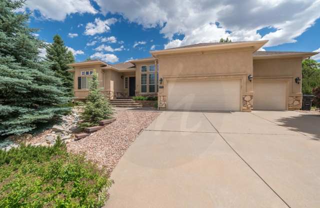 Gorgeous Rancher Located in University Bluffs