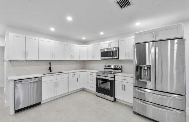 3655 Stirling Road 1, Hollywood, FL 33312