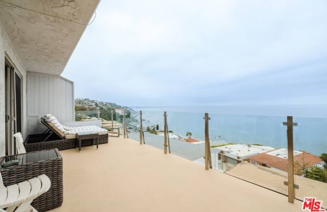 Photo of 18203 Coastline Dr