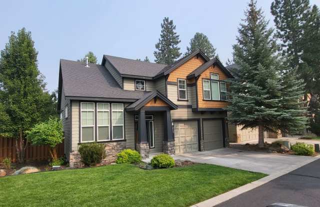SW Bend - 3 Bed 2.5 Bath -Fenced-Corner lot-Amenities