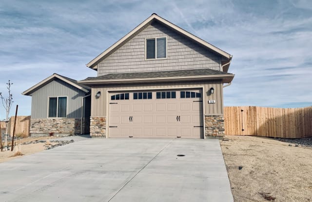 225 Juniper Ct - 225 Juniper Peak Court, Fernley, NV 89408