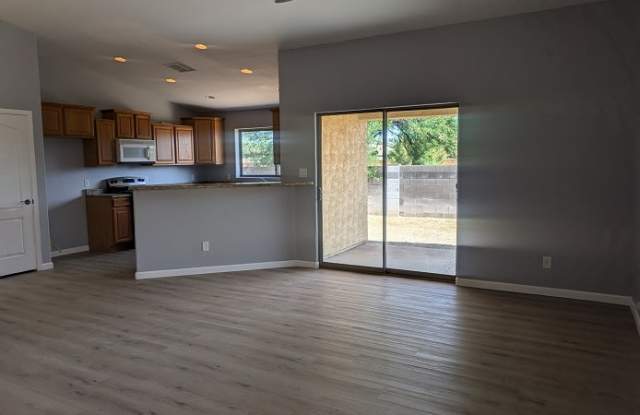 Photo of 1206 West Prior Avenue