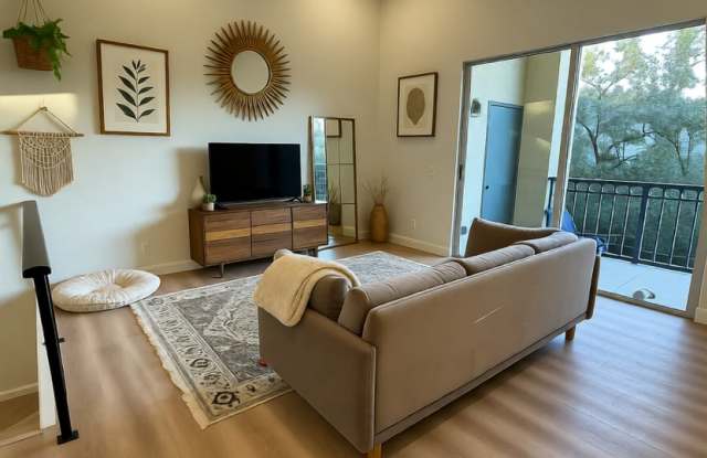 Photo of 716 Seagate Dr