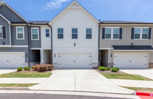 Spacious 3BR Townhome in Loganville