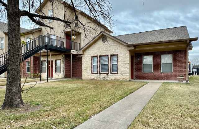 Photo of Spacious, Fully-Furnished 2/2 Condo Minutes from Campus - SPRING SEMESTER LEASE AVAILABLE!