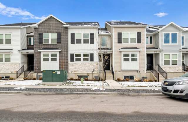 Private Basement Suite in Bright Co-Ed Townhome in Lehi Exchange!