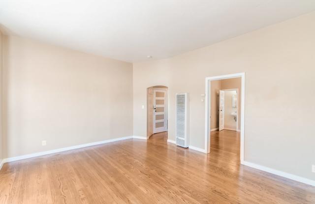 2318 Santa Clara Ave #H - 1 bedroom | 1 bath | Upper unit